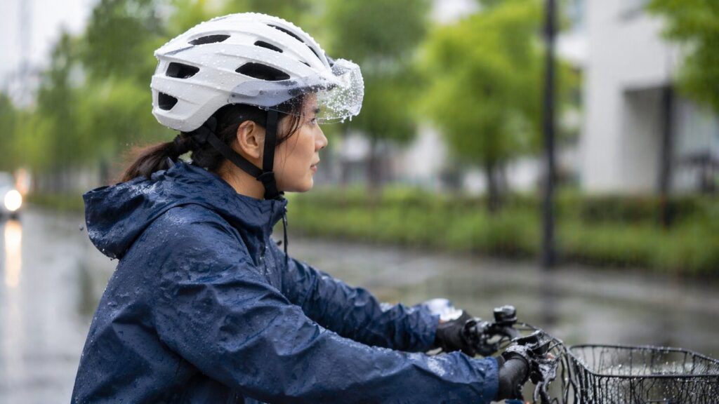 自転車ヘルメットは雨の日どうする?のイメージ画像