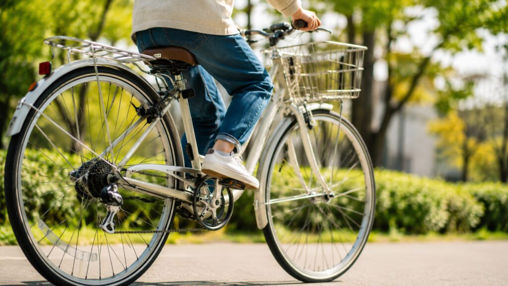 自転車のギアチェンジをこぎながら行う基本のイメージ画像