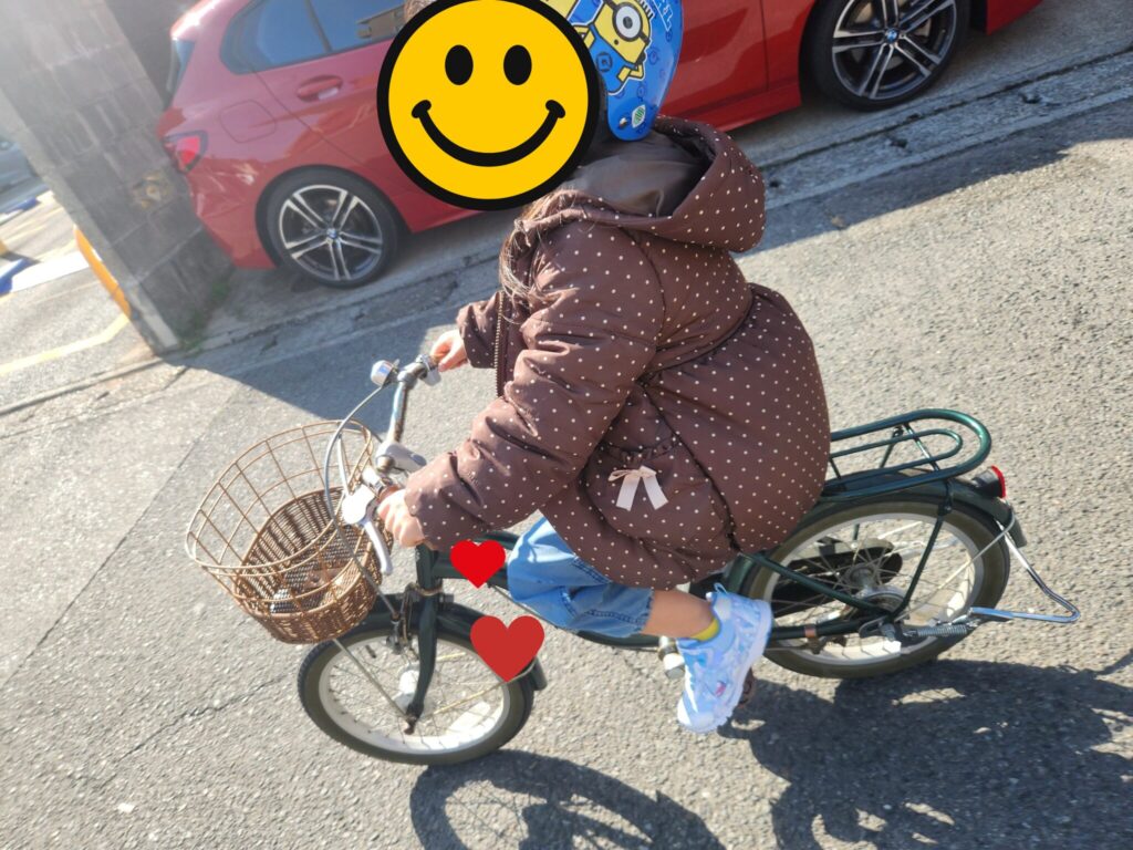 114㎝の子が16インチの自転車に乗っている写真