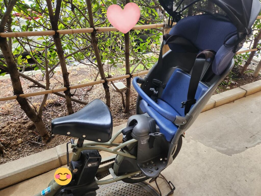 ギュットクルームR・DXの後ろ乗せリアチャイルドシートとシートベルト